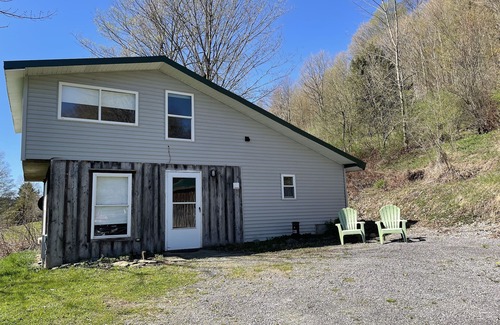 New Woodstock Cottage | Cottage at Mystic Mountain.