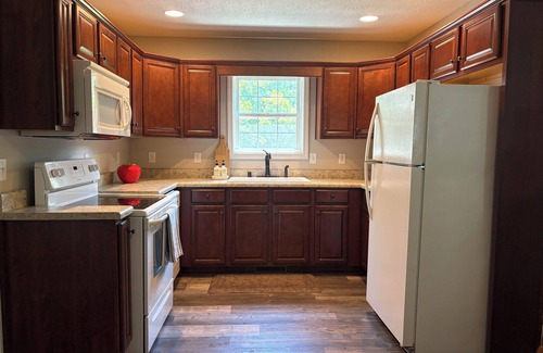 Bowling Green Cottage | Cottage at Sunnyside/Private/5 Wooded Acres/Garage