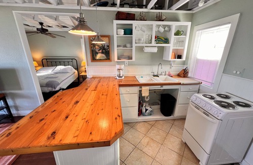 Bradenton Beach Cottage | Cottage B at Historic Waterfront Fish Camp. Private dock- 1 minute walk to beach