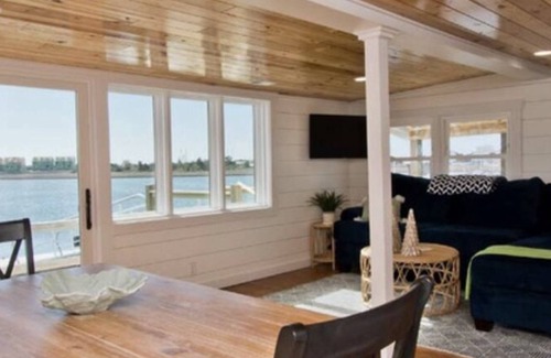 Morehead City Cottage | Cottage built over the water in Beaufort North Carolina!