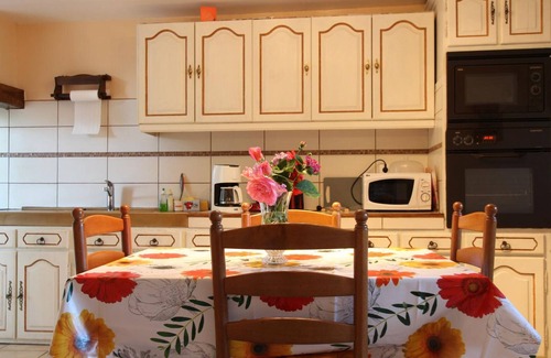 La Haye-Bellefond Cottage | Cottage by the Castle, near river, pets allowed, internet