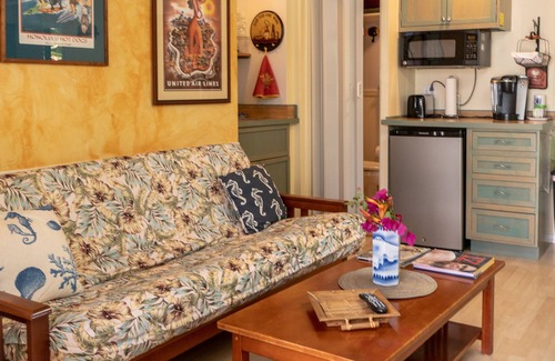 Portlock Cottage | Cottage by the Bay, "A Calm and Peaceful Retreat"
