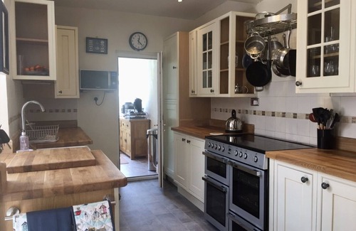 South Hayling Cottage | Cottage by the sea - 10 minutes walk to beach