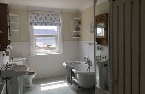 South Hayling Cottage | Cottage by the sea - 10 minutes walk to beach