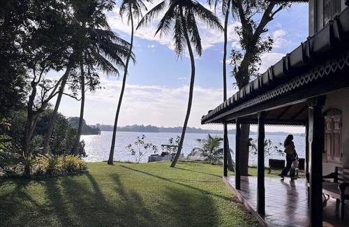 Kathaluwa Villa | Cottage by the Lake (5 mins from the beach)