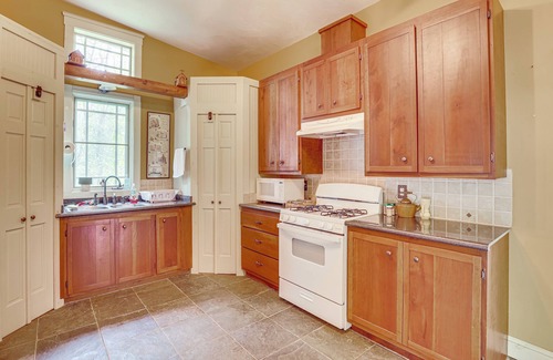 Paris Cottage | Cottage By the Pond: Serene Northeast Ohio Retreat