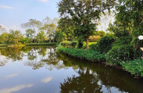 Mueang Len House | Cottage by the pond