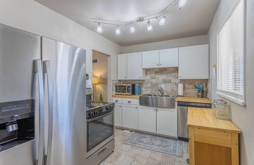 Central Colorado Springs House | Cottage by the Lake - Manitoba