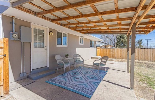 Central Colorado Springs House | Cottage by the Lake - Manitoba