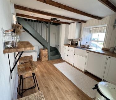 Newquay House | Cottage Close To Beach-With Parking-Garden-Peaceful Setting