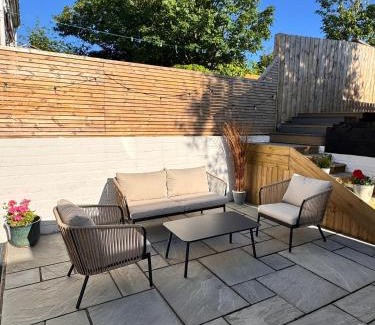 Newquay House | Cottage Close To Beach-With Parking-Garden-Peaceful Setting