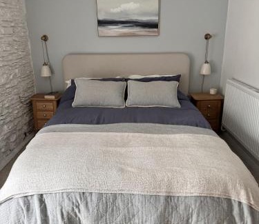 Newquay House | Cottage Close To Beach-With Parking-Garden-Peaceful Setting