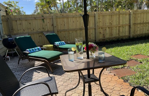 Lake Worth Apartment | COTTAGE CLOSE TO BEACH AND BRYANT PARK