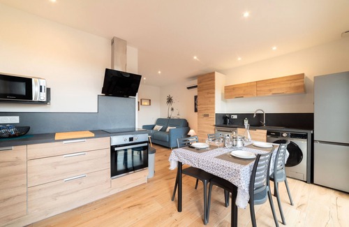 Sorede Apartment | Cottage 'Côté Mer' with Mountain View, Wi-Fi and Air Conditioning