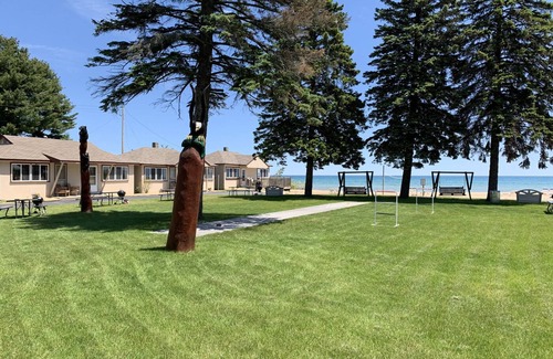 Oscoda Cottage | Cottage Cove · Lake Huron Beach Cottage No. 8W