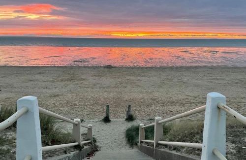 Jullouville Ski Chalet | Cottage dans Parc Résidentiel de Loisirs, Piscine, 150M de la mer