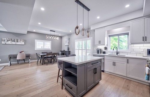 Fort Erie Cottage | Cottage featuring Lake view balcony, private elevator and 3 en-suites!
