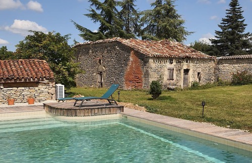 Serignac Cottage | Cottage for 2 in the countryside with private spa
