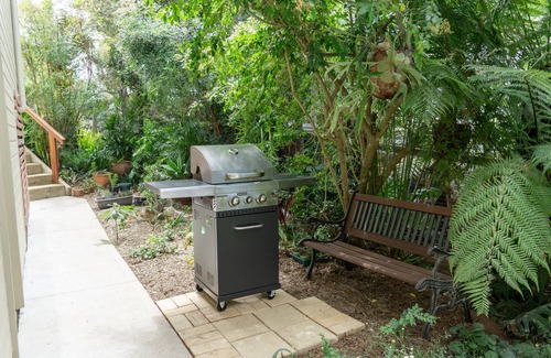 Catalina Apartment | Cottage Garden Suite on Derribong