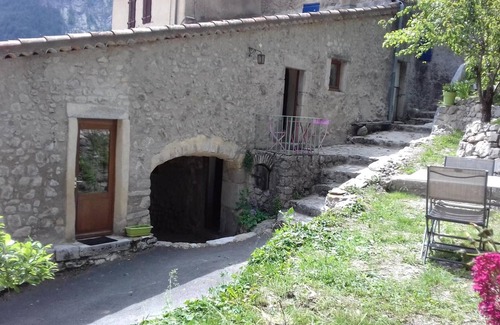 Ponet-et-Saint-Auban Cottage | Cottage 'Gite De Pascal Et Virginie' with Mountain View, Private Terrace and Balcony
