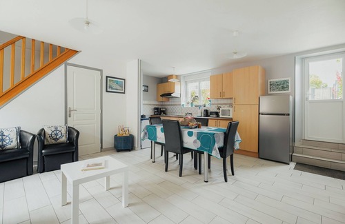 Matignon House | Cottage 'Gite Les Dauphins À Matignon' with Private Terrace, Private Garden and Wi-Fi