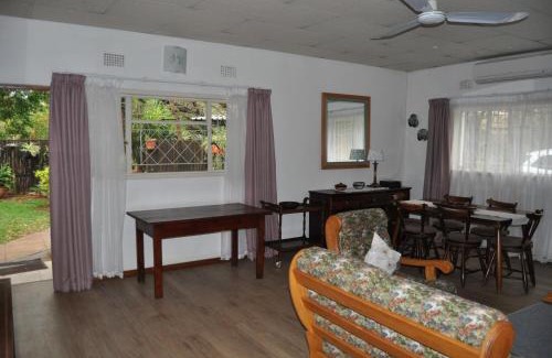 Gaborone House | Cottage Glen Lorne