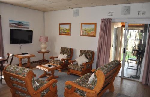 Gaborone House | Cottage Glen Lorne