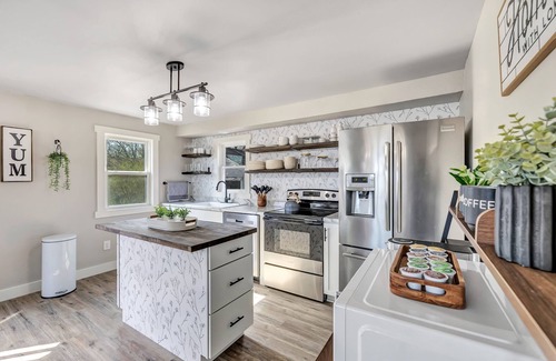 Green Bay House | Cottage Grove near Lambeau!