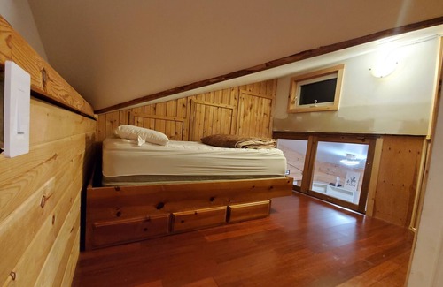 Crowes Landing House | Cottage + Guesthouse & Games Room Stoney Lake