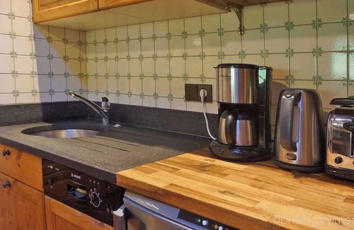 La Clusaz Cottage | Cottage 'Haut' with Mountain View, Balcony and Wi-Fi