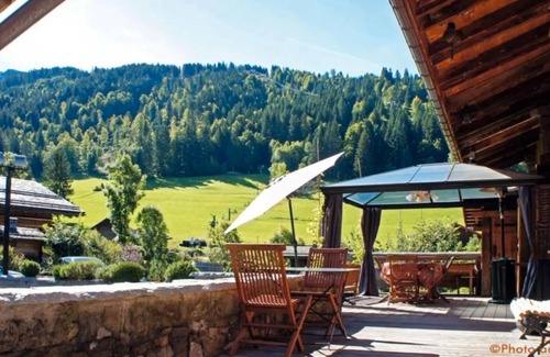 La Clusaz Cottage | Cottage 'Haut' with Mountain View, Balcony and Wi-Fi