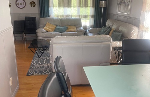 Levis Cottage | Cottage in a nice and quiet neighborhood with swimming pool and 4parkings.