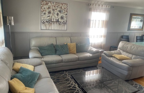 Levis Cottage | Cottage in a nice and quiet neighborhood with swimming pool and 4parkings.