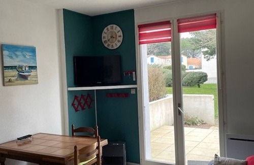 Barbatre House | Cottage in Barbâtre near beach, pets allowed, 2-4 ppl.