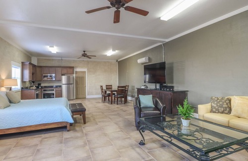Biloxi House | COTTAGE IN BILOXI'S ENTERTAINMENT DISTRICT