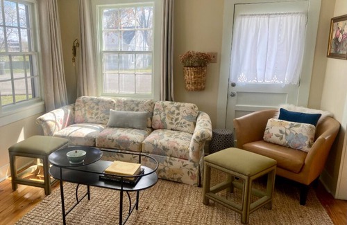 Franklin House | Cottage in Downtown Franklin. Kid and pet friendly !