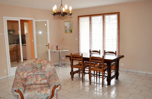 Saint-Laurent-de-Lin Cottage | Cottage in Saint-Laurent-de-Lin with garden