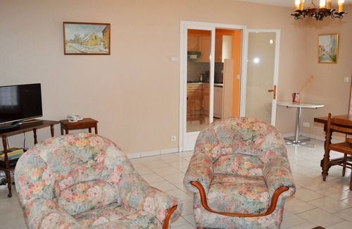 Saint-Laurent-de-Lin Cottage | Cottage in Saint-Laurent-de-Lin with garden