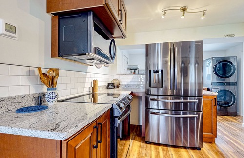 Hendersonville Cottage | Cottage in Hendersonville with yard, Patio, Full Kitchen and WIFI