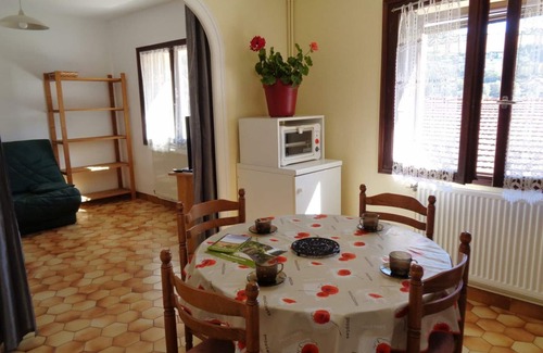 La Valla-en-Gier Cottage | Cottage in La Serchette - Pets allowed
