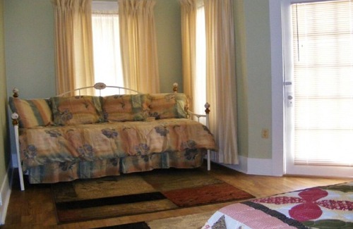 Mount Ida House | Cottage in Mount Ida, Arkansas. Three blocks from town square.
