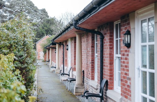Eaton Mascott Cottage | Cottage in Shropshire near Walking Trails