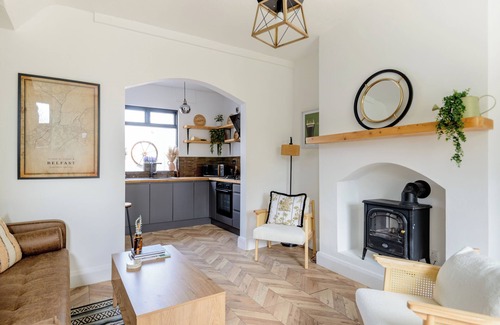 Queens Quarter Cottage | Cottage in the City "The Harland"nRathdrum Cottage, Belfast