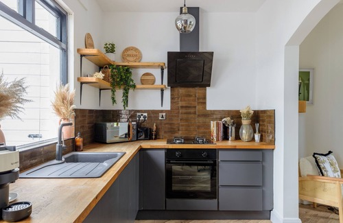 Queens Quarter Cottage | Cottage in the City "The Harland"nRathdrum Cottage, Belfast