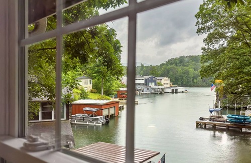 Lake Lure Cabin | Cottage In The Cove - Lake Lure Lakefront, Kayaks!