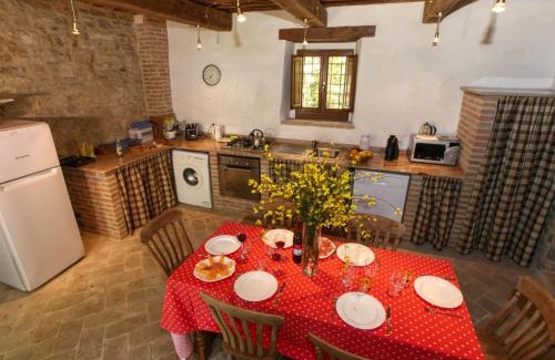 Lisciano Niccone House | Cottage in Umbria with pool