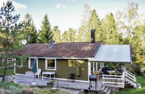 Motala House | Cottage in Västanvik is located 20 km from Motala and on the northeast shore of Vättern.