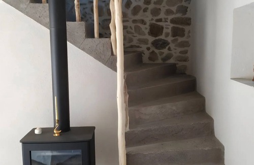 Les Assions Cottage | Cottage 'L'Ancienne Estable' with Private Terrace, Private Garden and Air Conditioning