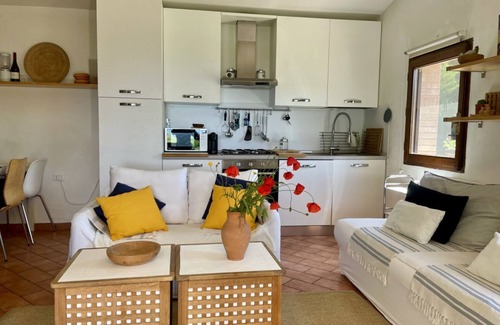 Guardistallo Cottage | Cottage Lavanda with sea view, by ToscanaTour