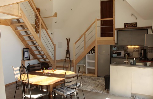 Les Cotes de Corps House | Cottage 'Le Grand Gîte' with Lake View, Private Terrace and Wi-Fi